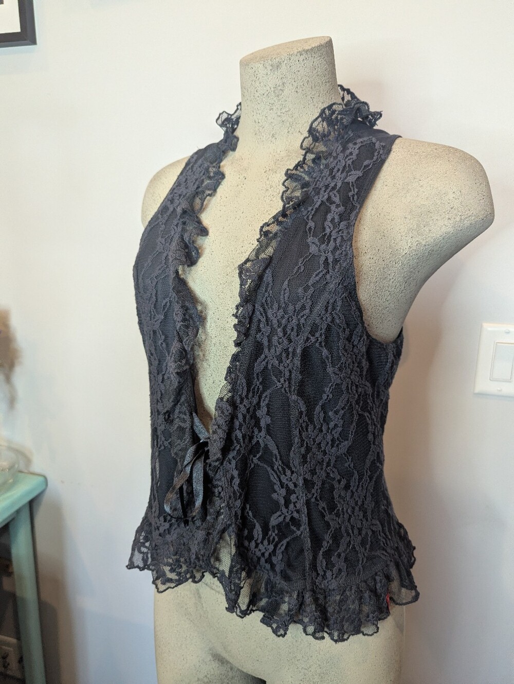 Esprit Edc Lace Ruffle Front Tie Vest in Charcoal Size Medium - Picture 2 of 5